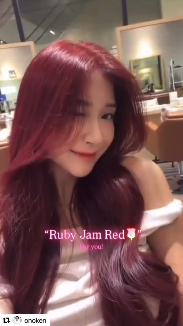 Image 21: Repost @onoken @threes_ken - - - - - Everyone’s favorite @eyelinercigar came to the salon!🚀 It’s been about 8 years since I met her. Thank you for always coming to our salon!!!💇🏻‍♀️✨ Original color : Ruby Jam Red🌹❤️ ⁡ ⁡ オープン当初から通ってくれてありがとう！ そして彼女の髪を一緒に育てて8年☺️👍 綺麗なロングヘア👏✨ 今回のカラーも楽しんでね！！！ ………… ⁡ ■ Appointment & Questions 💌 - WhatsApp : +65 85331911 - Tel : +65 63385250 - Languages : 🇸🇬🇯🇵 ⁡ ■ The nomination fee is $0! ✂︎ ✂︎ ✂︎ Feel free to request me anytime! ⁡ ■ Address📍 6 Eu tong sen street #04-90/91 The central Singapore 059817 - Clarke Quay station MRT : Exit E or G (Directly connected to Clarke Quay station) ⁡ ⁡ #threesbeautysalon #onoken#threes_ken#ken#singapore#hairsalon#美容院#新加坡#髪質改善#シンガポール#シンガポール美容院#スリーズ#singaporehairsalon#threes#clarkequay#クラークキー#日系ヘアサロン#hair#beauty#sgbeauty#highlight#sgpromo#sgbeauty#3dhighlight#ブリーチ ⁡